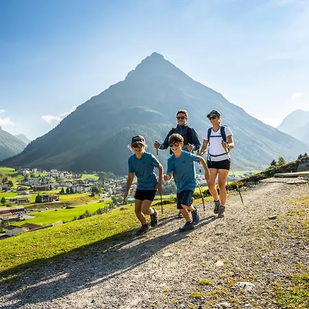 Wallis דירה גלטור